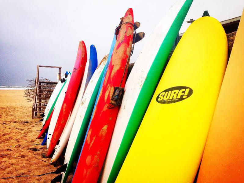 Carcavelos Surf House Acomodação com café da manhã Exterior foto